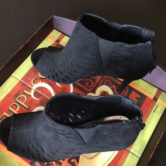 Candie’s Black Peep Toe Heels - Picture 3 of 7